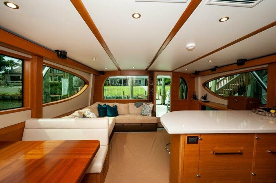 2016 Hatteras GT60  KNOT ON CALL  Salon