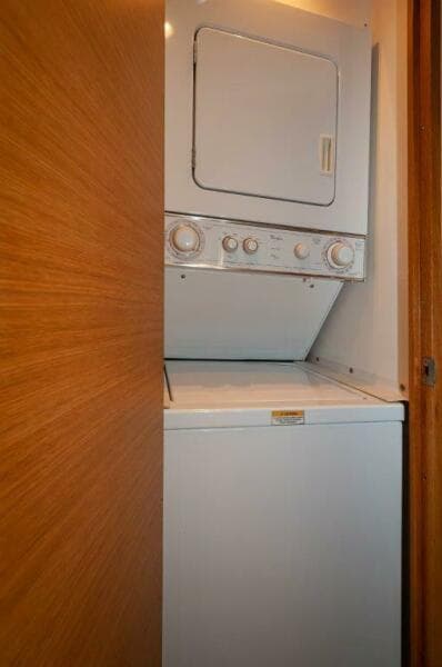 2016 Hatteras GT60  KNOT ON CALL  Laundry