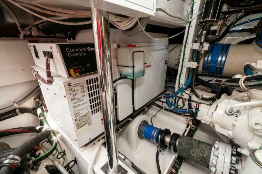 2016 Hatteras GT60  KNOT ON CALL  Port Generator