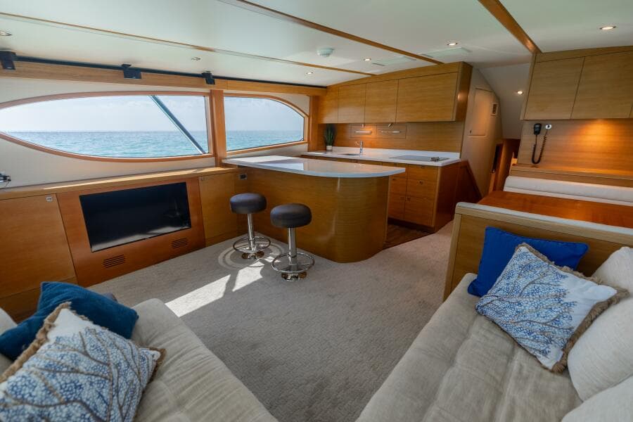 2016 Hatteras GT60  KNOT ON CALL  Salon 1