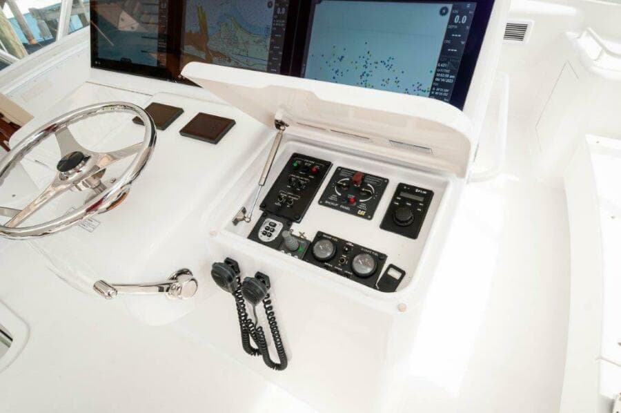 2016 Hatteras GT60  KNOT ON CALL  Helm 4