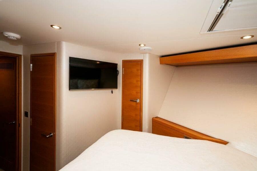 2016 Hatteras GT60  KNOT ON CALL  VIP SR 3