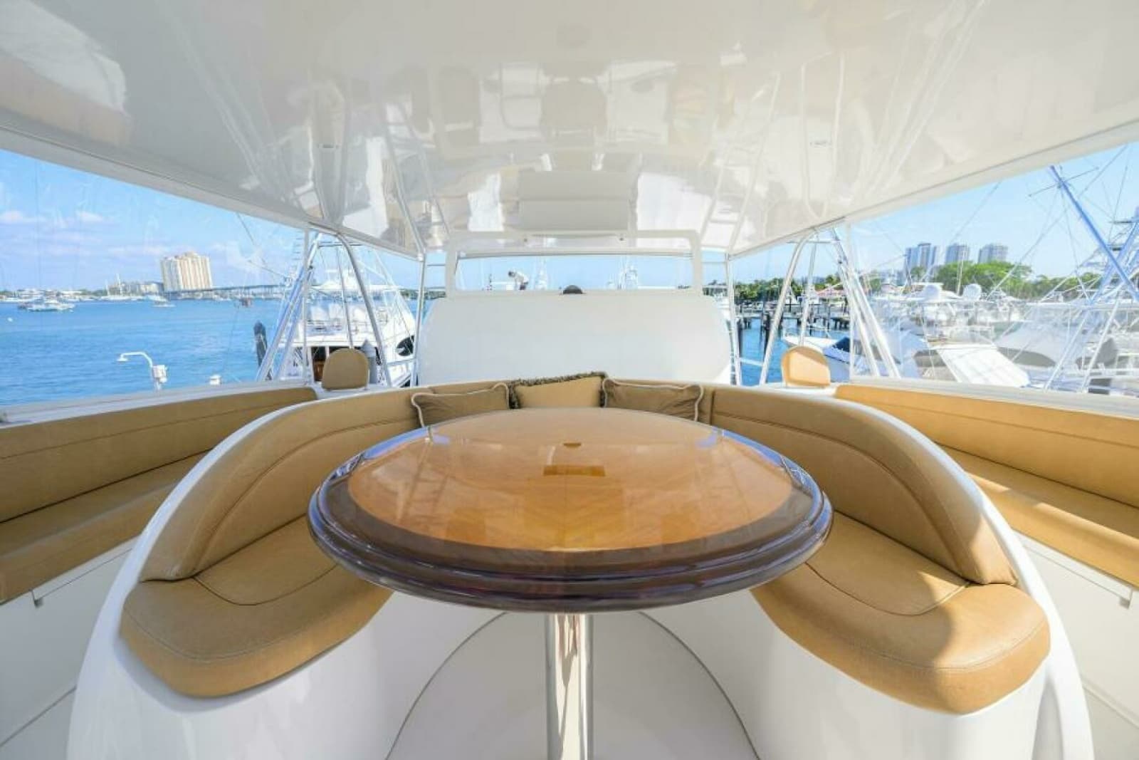 2013 Viking 82 Convertible - Photo 40