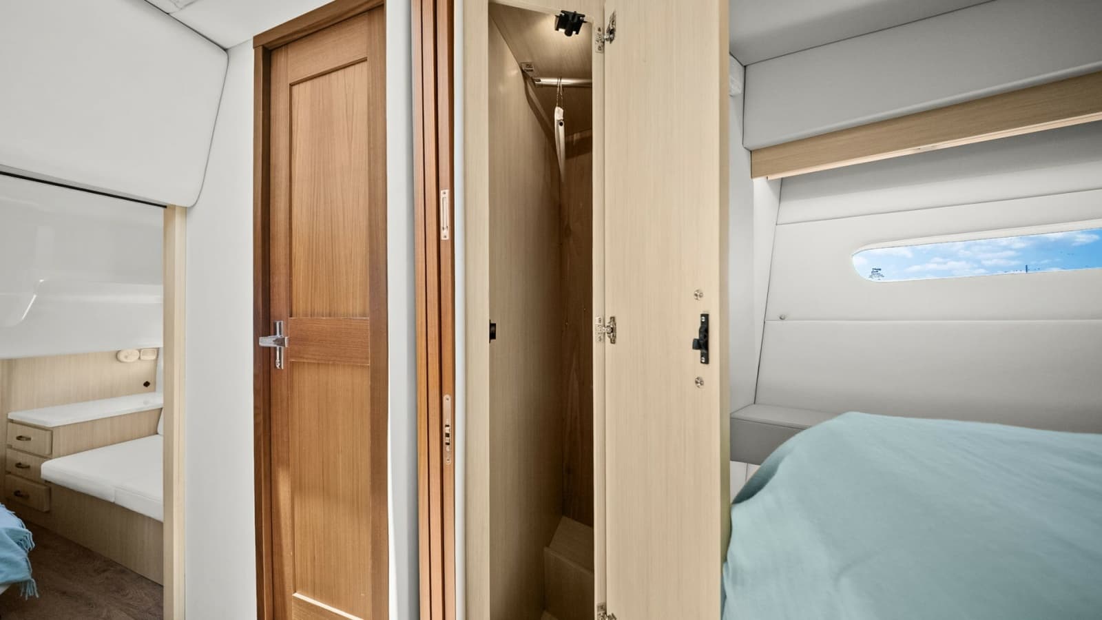 2025 Regal 38 XO - Photo 28