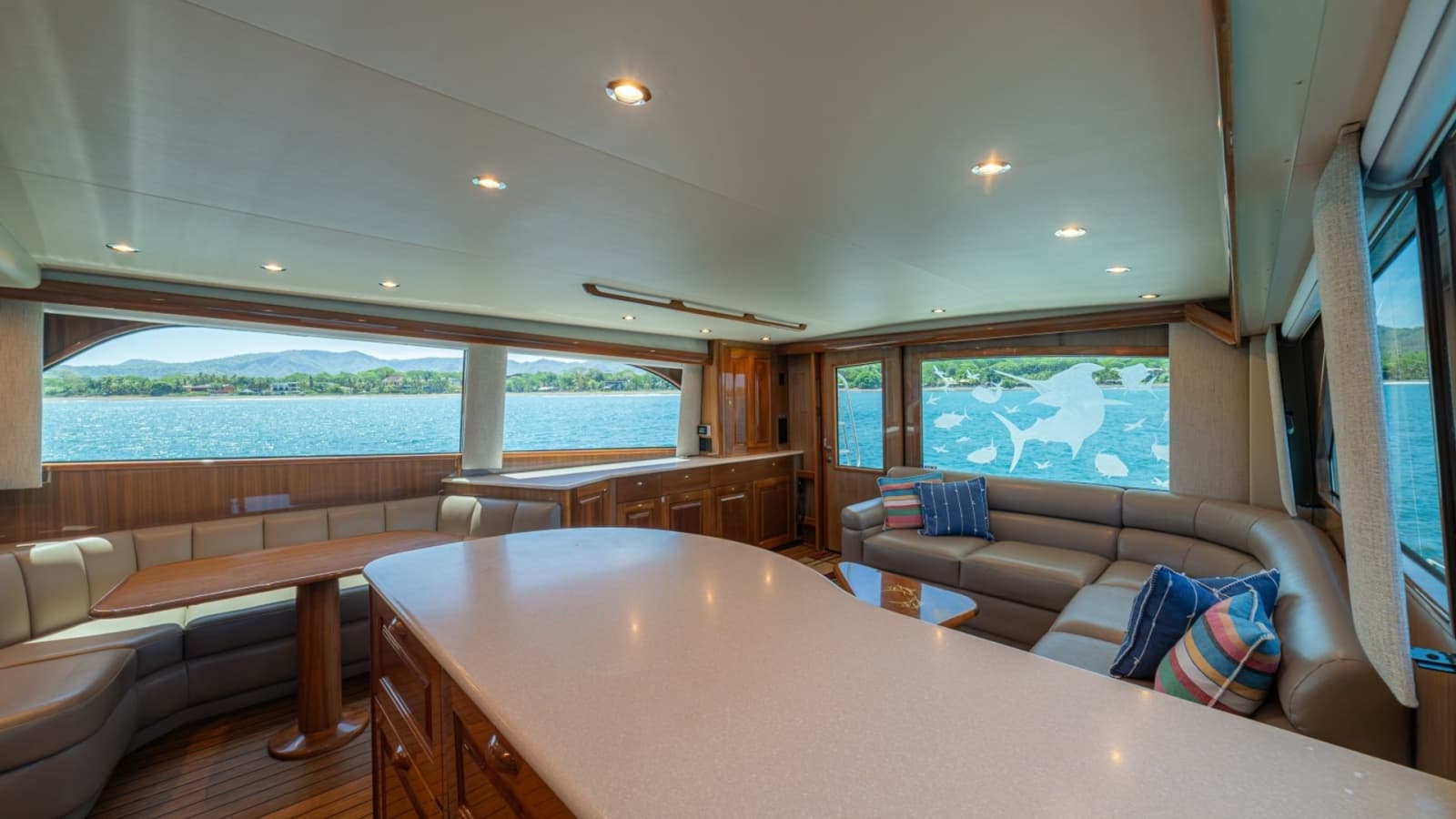2005 Viking 61 Convertible - Photo 12