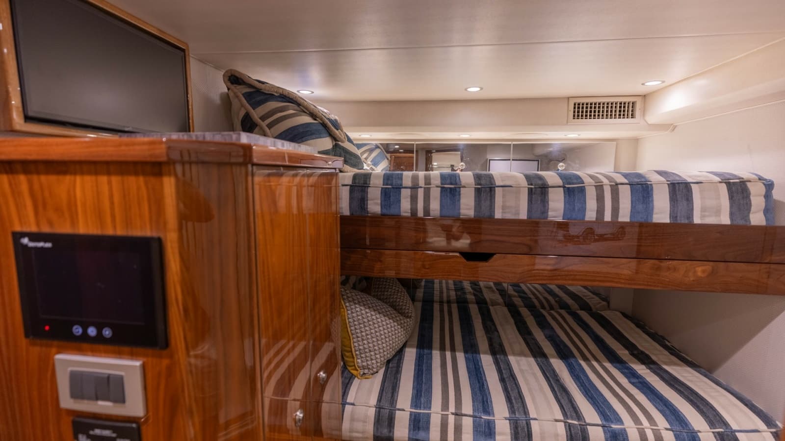 2019 Viking 68 Convertible - Photo 26