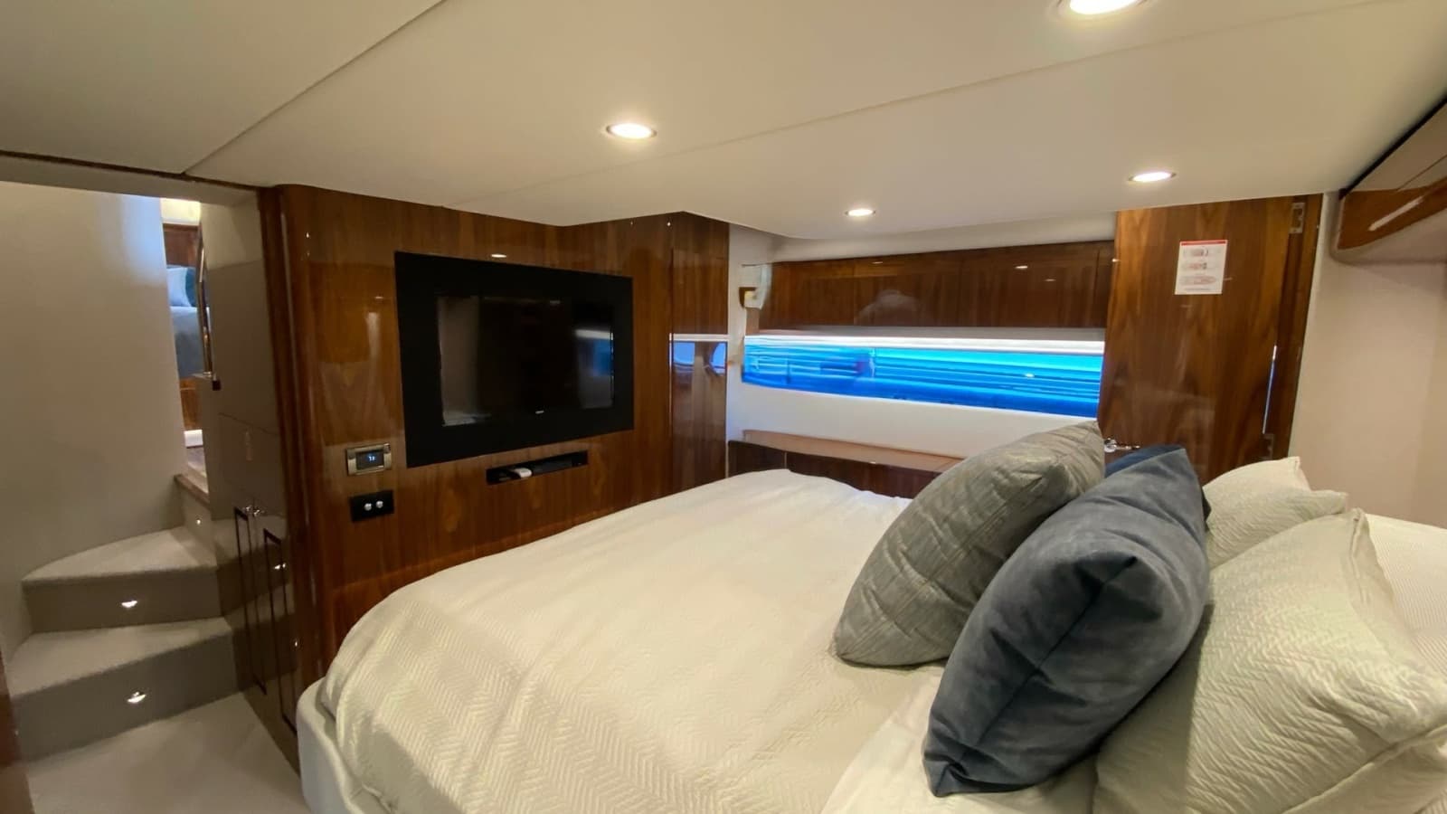 2021 Riviera 57 Enclosed Bridge - Photo 21