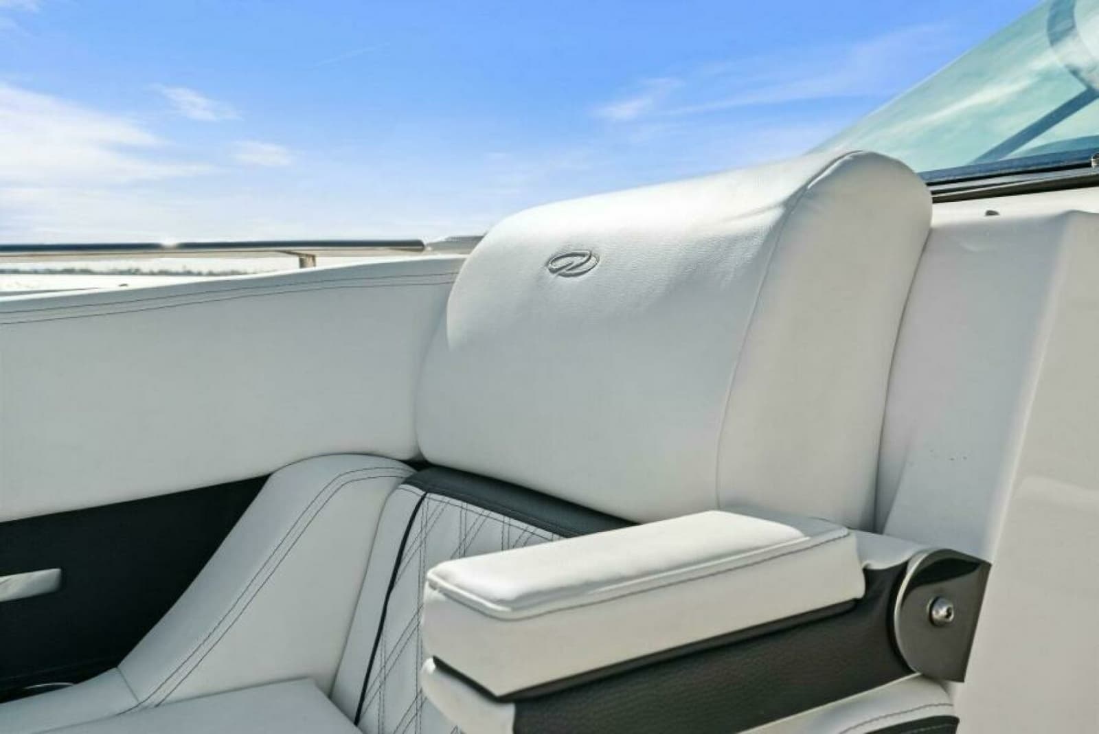 2023 Regal 29 OBX - Photo 29