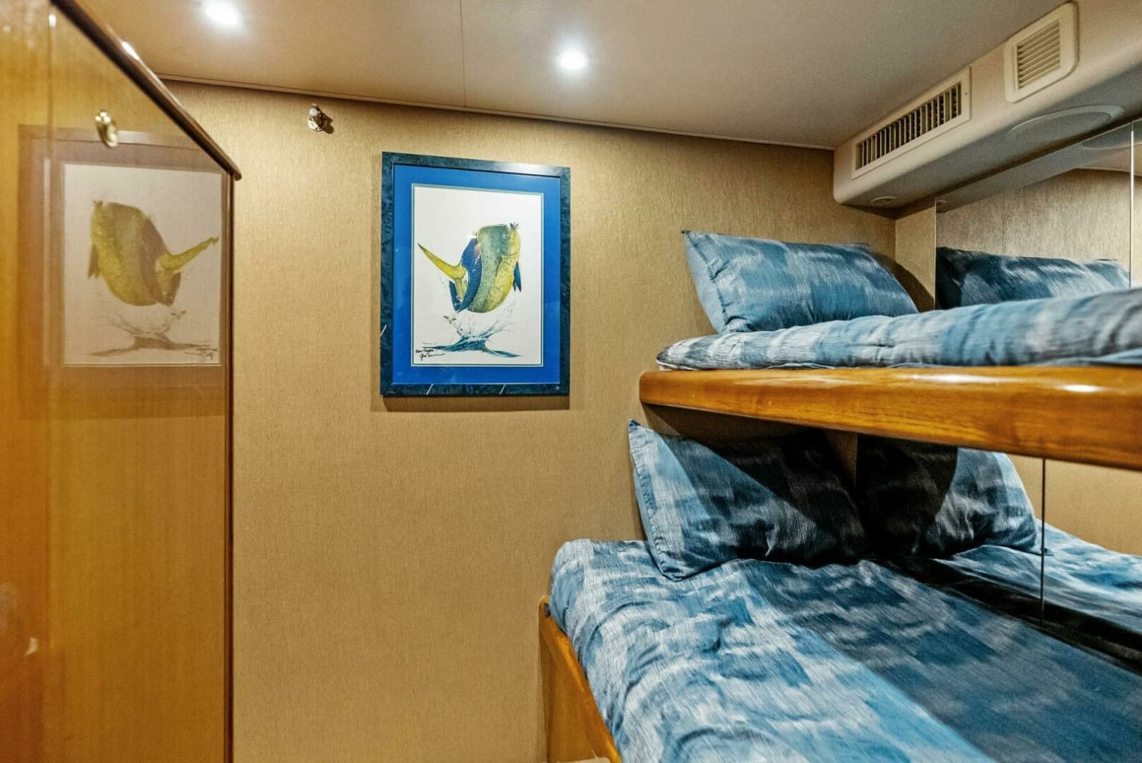 2002 Viking 65 Convertible - Photo 42