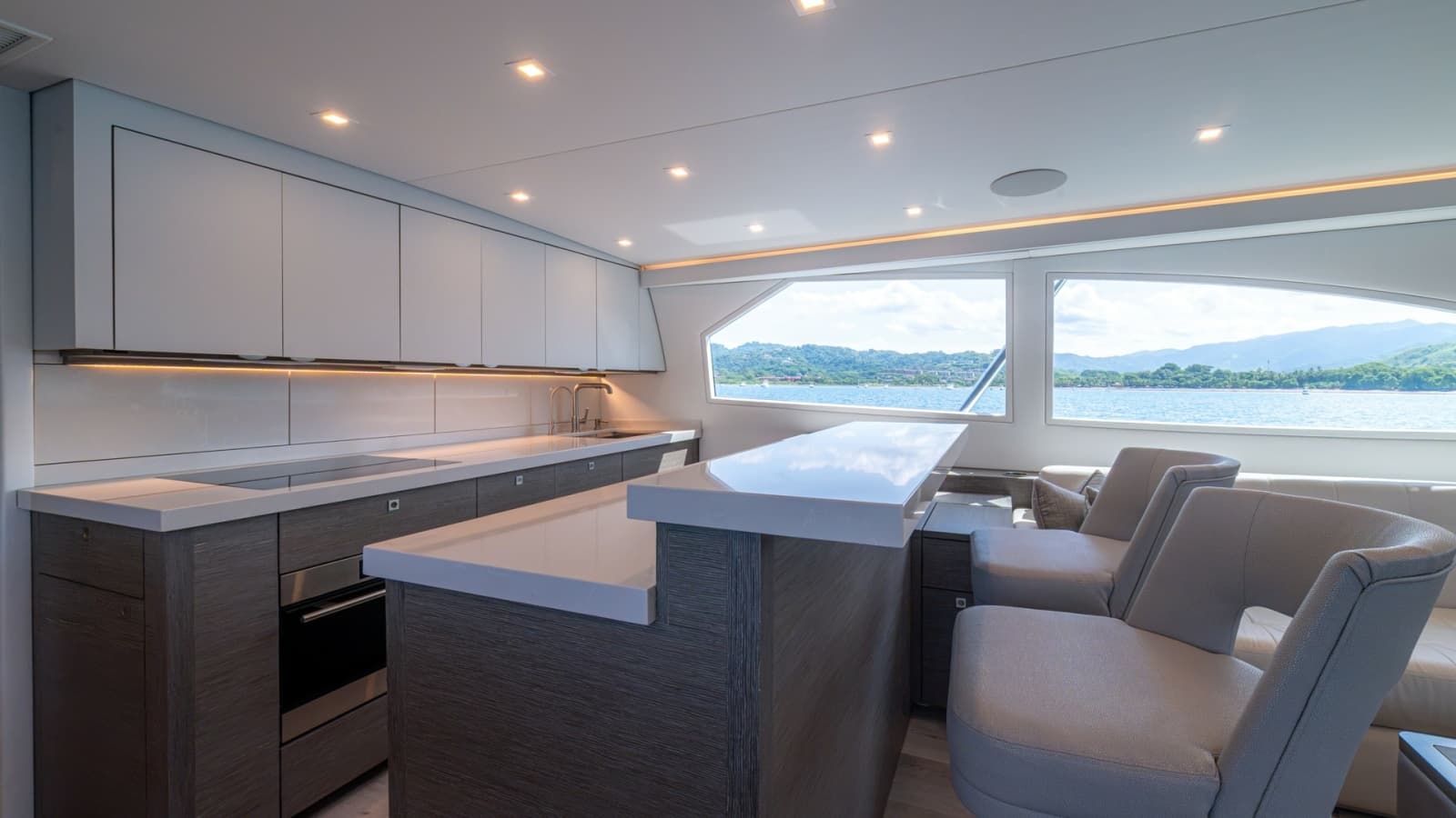 2024 Viking 64 Convertible - Photo 10