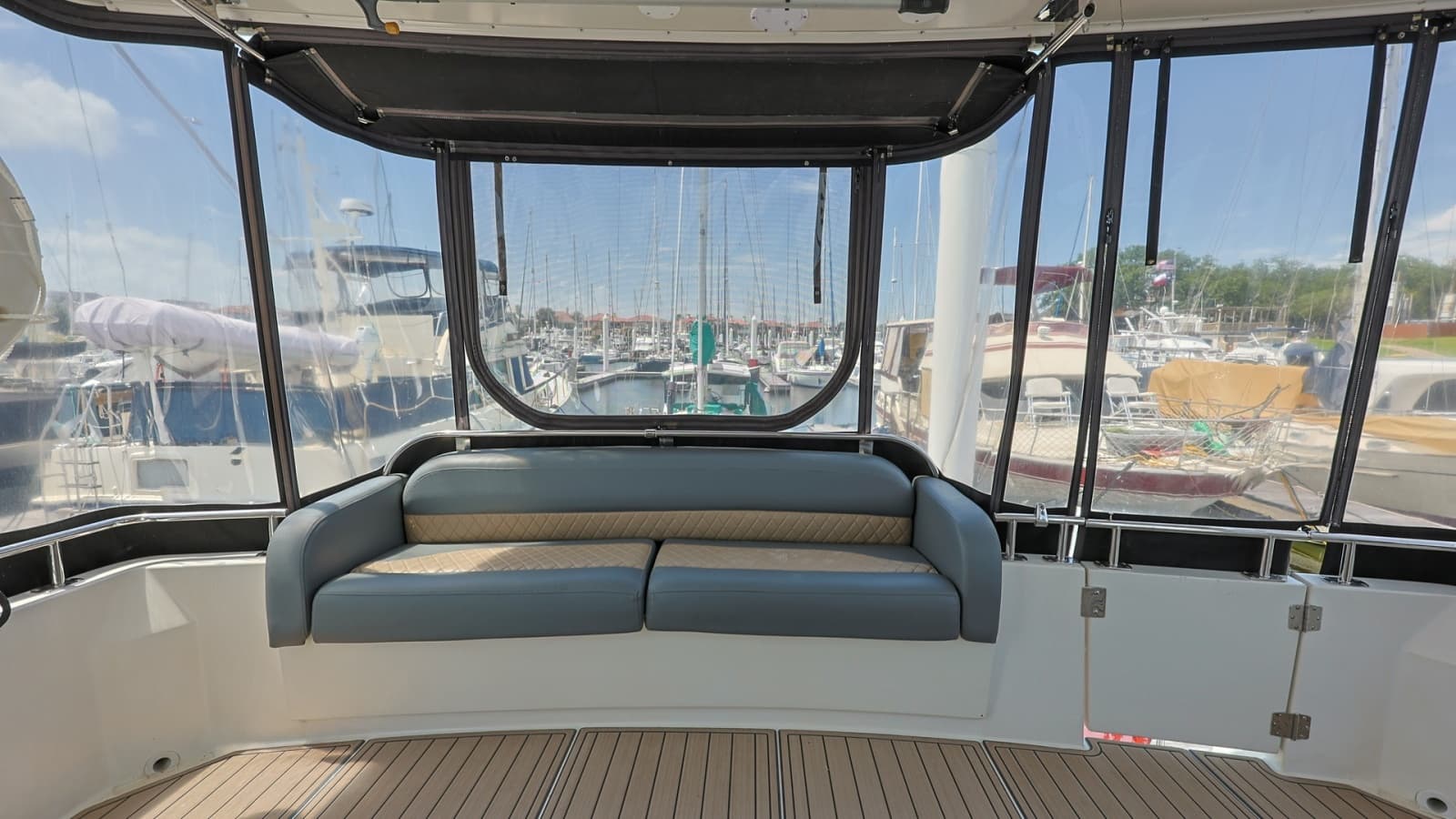 2006 Carver 396 Motor Yacht - Photo 10