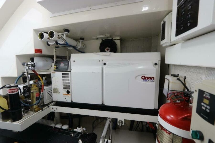 2009 Lazzara Yachts LSX 75