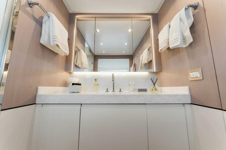 2020 Mangusta 33M Gransport