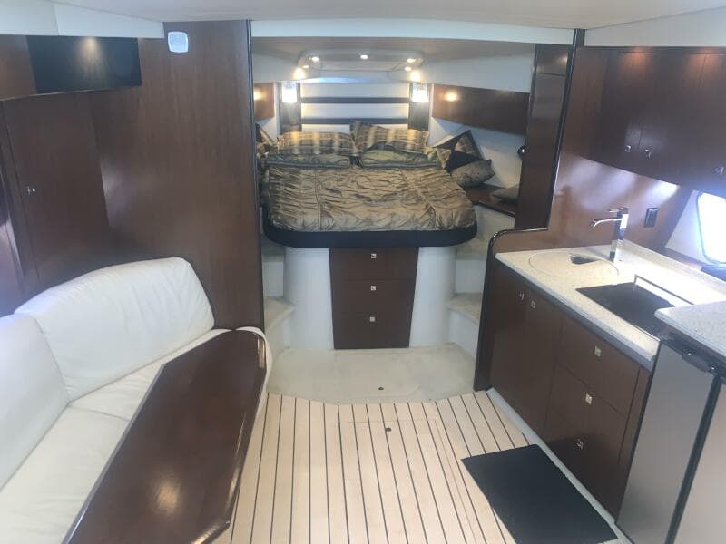 2011 Cruisers Yachts 420 Sports Coupe