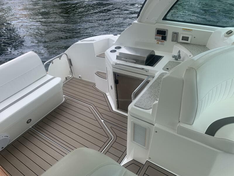 2011 Cruisers Yachts 420 Sports Coupe