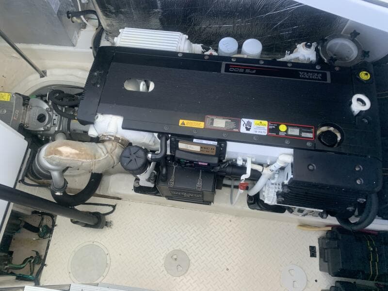 2011 Cruisers Yachts 420 Sports Coupe