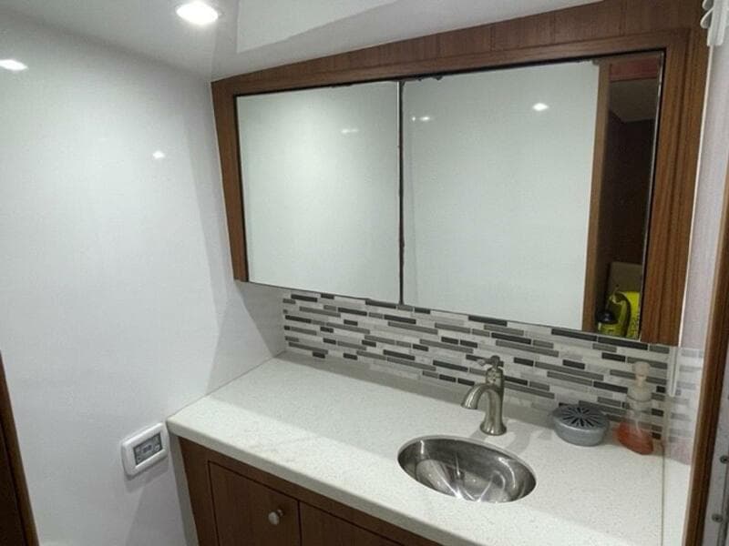 Mirrored Cabinets Above Sink Vanity