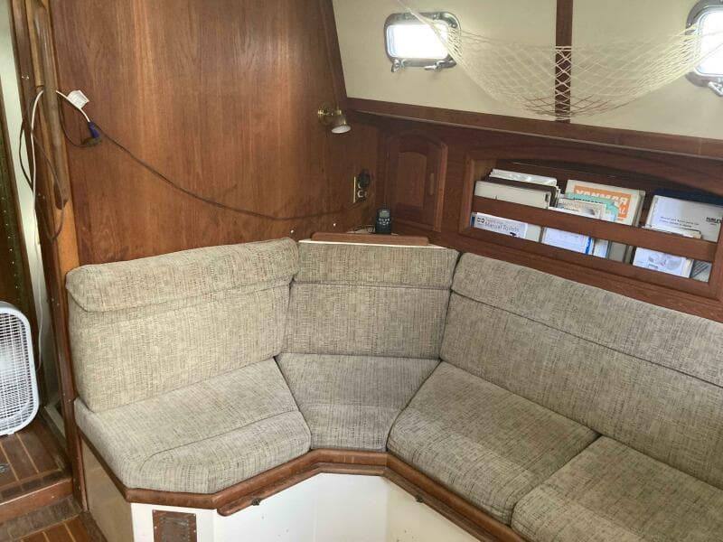 1994 Pacific Seacraft Crealock 37