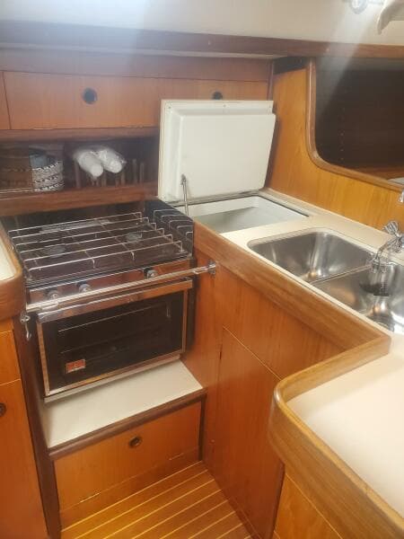 1985 Beneteau First 375