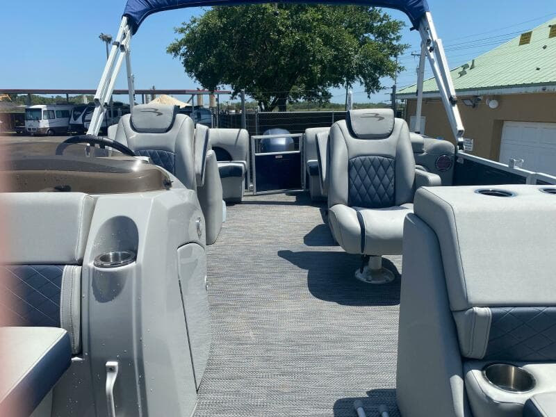 2022 Bennington 22LSR