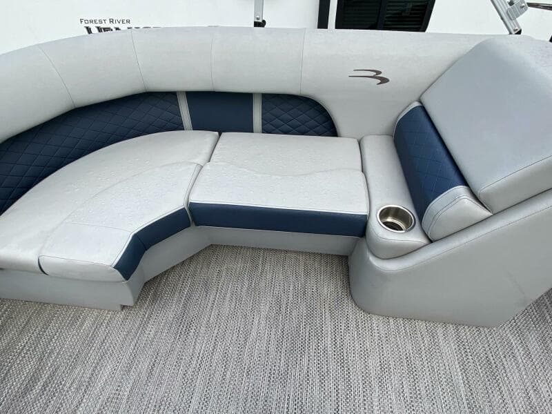 2022 Bennington 22LSR