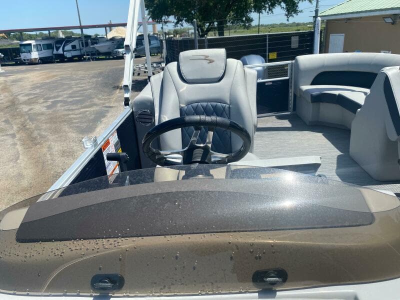 2022 Bennington 22LSR