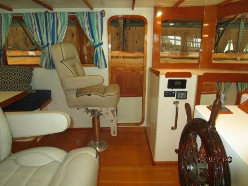 43' Flowers pilothouse port