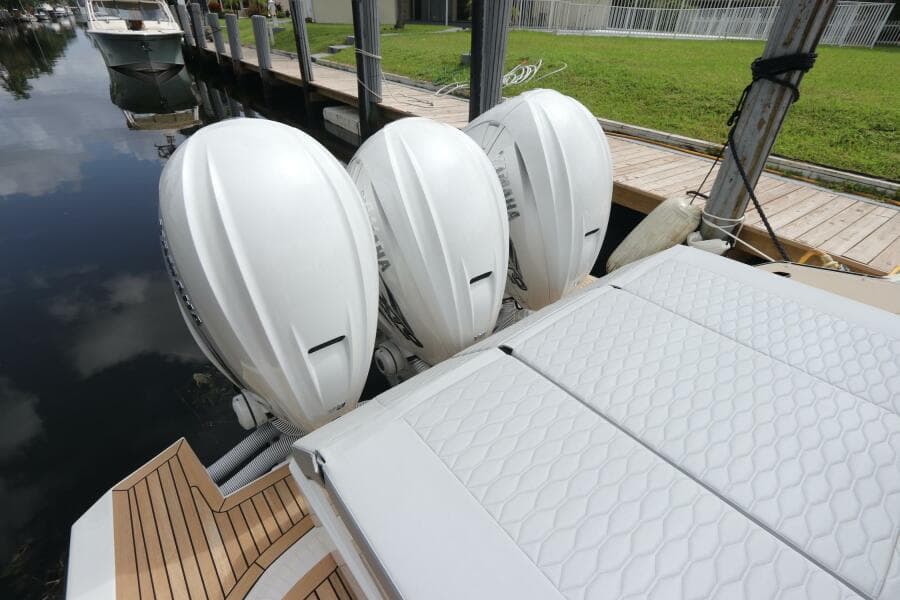 2024 Astondoa 377 Coupe Outboard