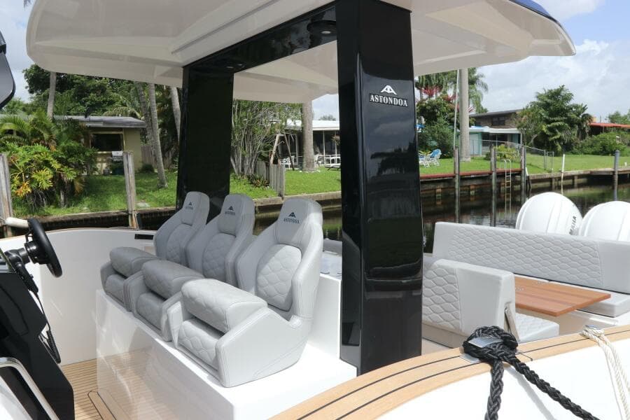 2024 Astondoa 377 Coupe Outboard