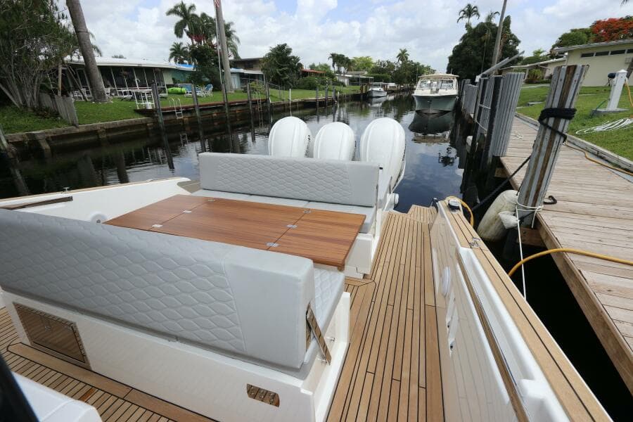 2024 Astondoa 377 Coupe Outboard