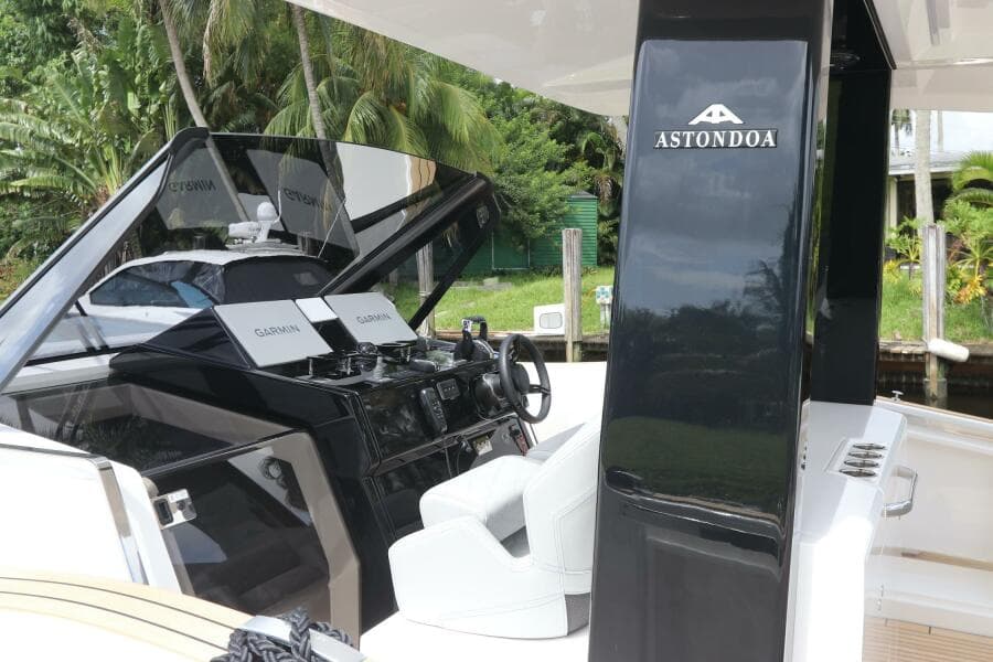 2024 Astondoa 377 Coupe Outboard