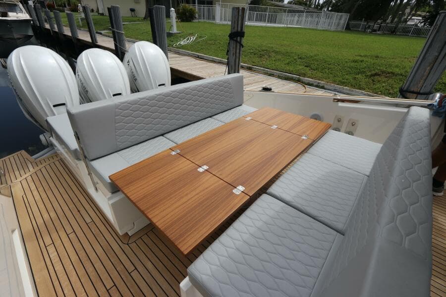 2024 Astondoa 377 Coupe Outboard