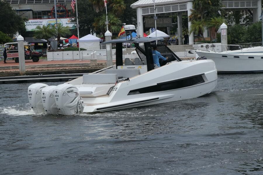 2024 Astondoa 377 Coupe Outboard