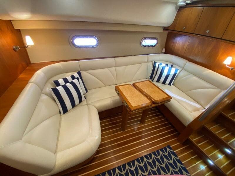 2009 Tiara Yachts 4300 Sovran