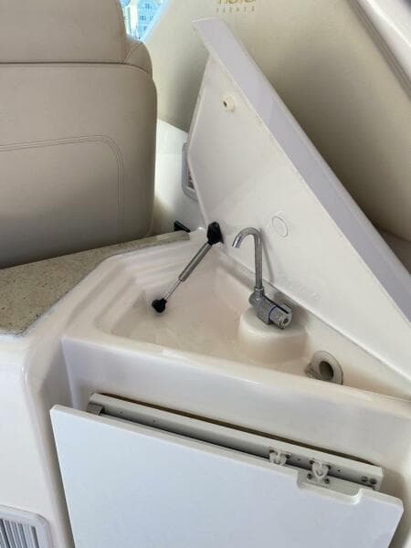 2009 Tiara Yachts 4300 Sovran