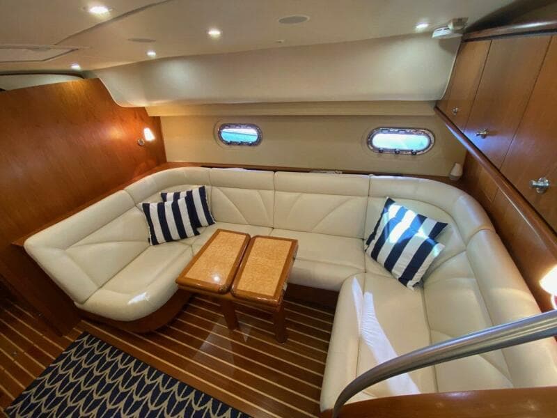 2009 Tiara Yachts 4300 Sovran