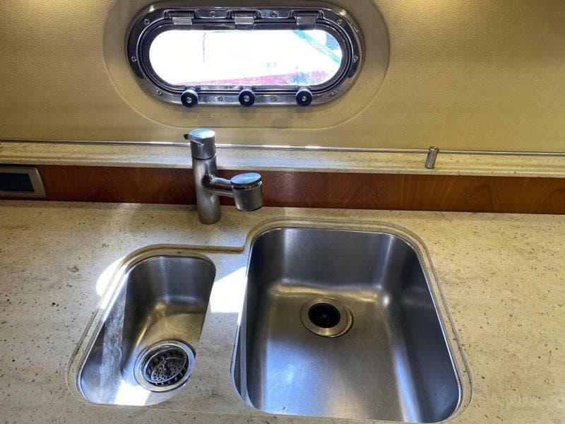 2009 Tiara Yachts 4300 Sovran