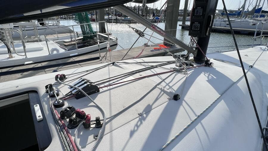 Pit / Clutches and Sail Adjustments