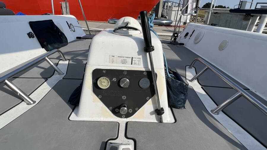 Hydraulic Forestay Controller