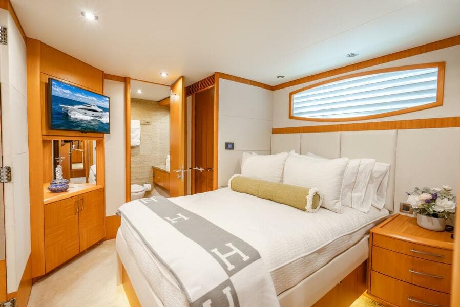 2008 Lazzara Yachts 116