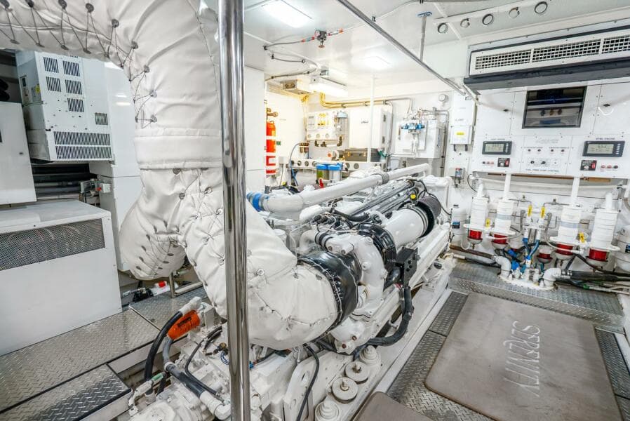 2008 Lazzara Yachts 116