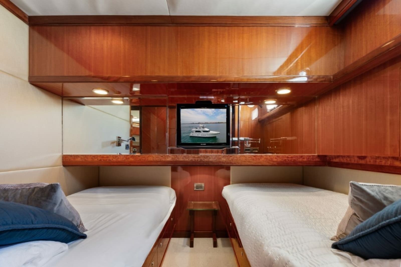 2009 Ocean Alexander 74 Flybridge - Photo 23