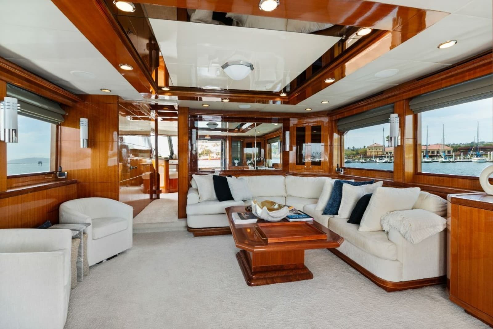 2009 Ocean Alexander 74 Flybridge - Photo 2
