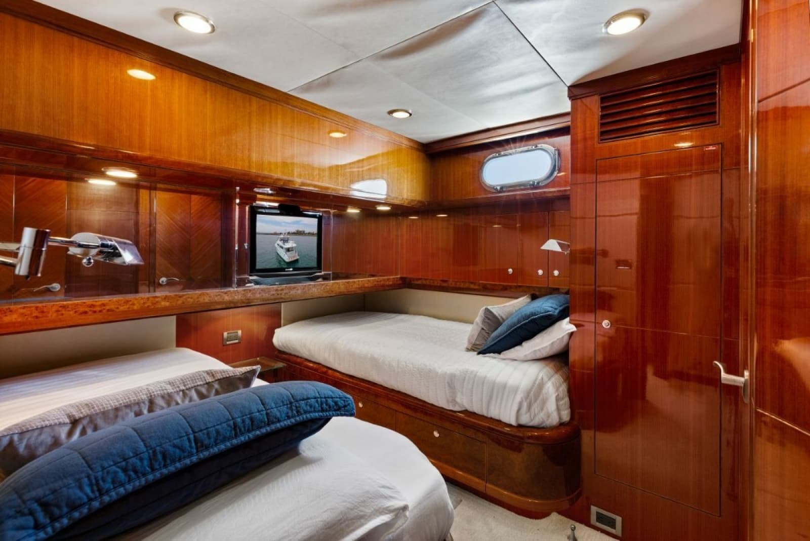 2009 Ocean Alexander 74 Flybridge - Photo 22