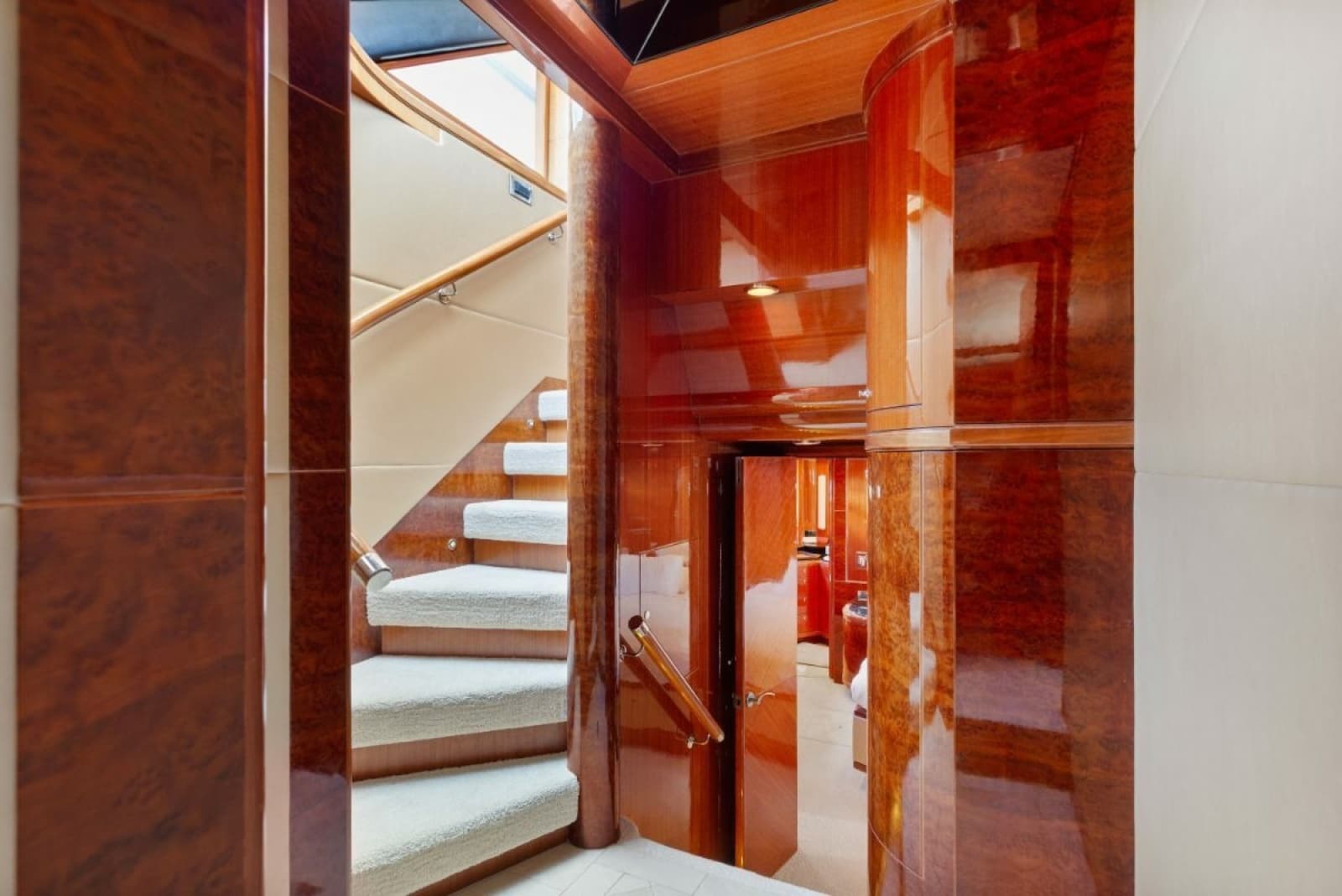 2009 Ocean Alexander 74 Flybridge - Photo 11