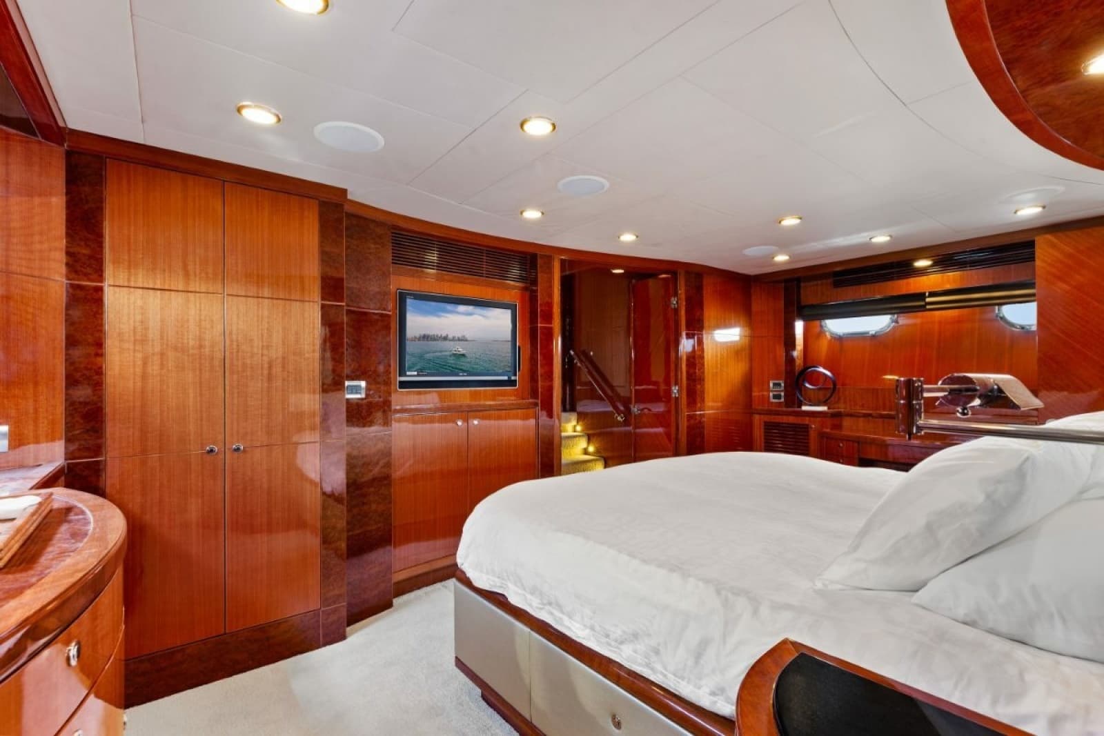 2009 Ocean Alexander 74 Flybridge - Photo 14