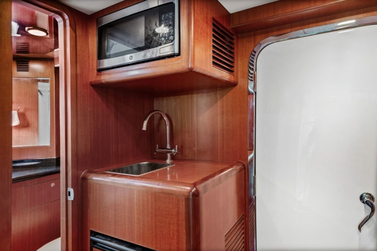 2009 Ocean Alexander 74 Flybridge - Photo 47