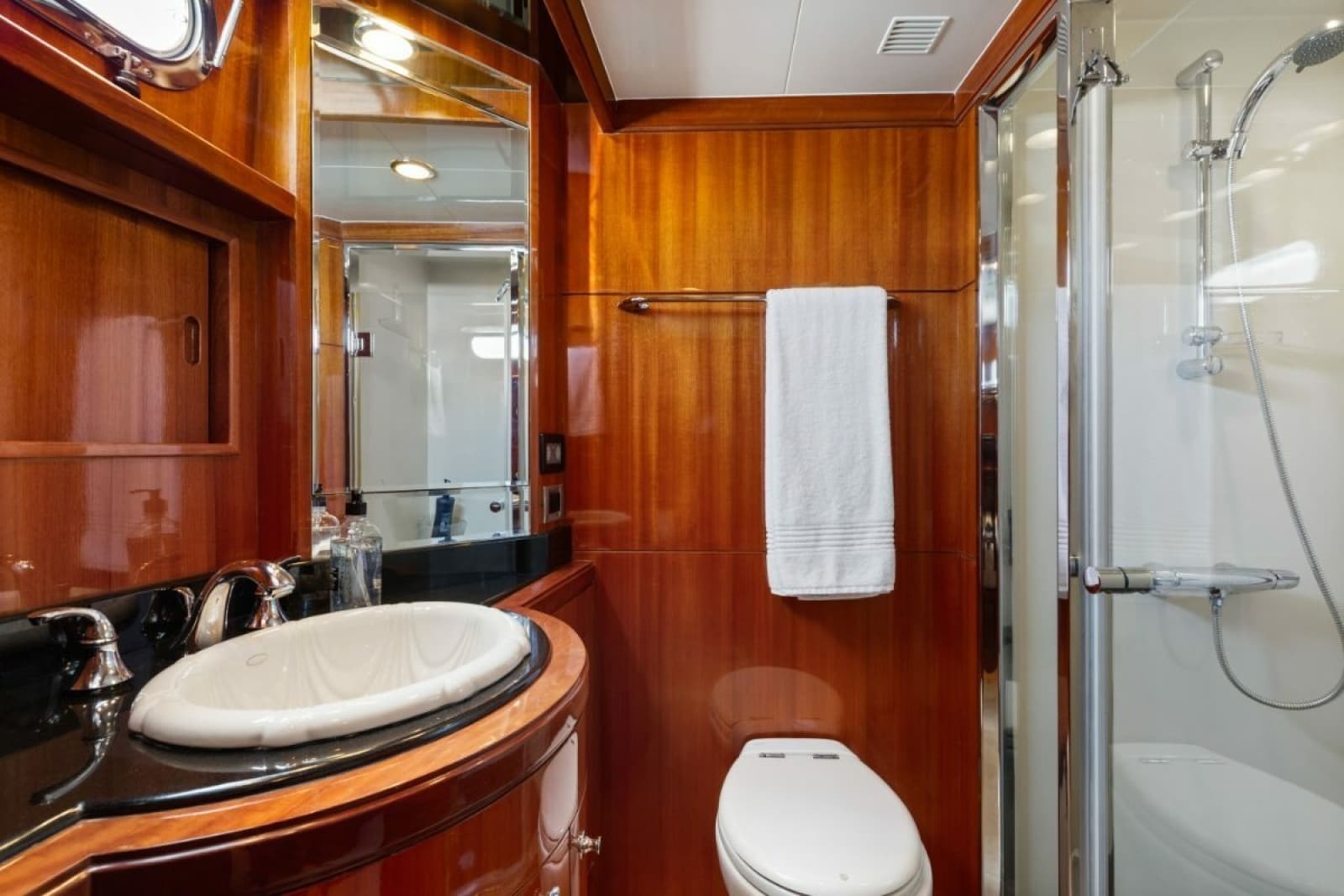 2009 Ocean Alexander 74 Flybridge - Photo 24