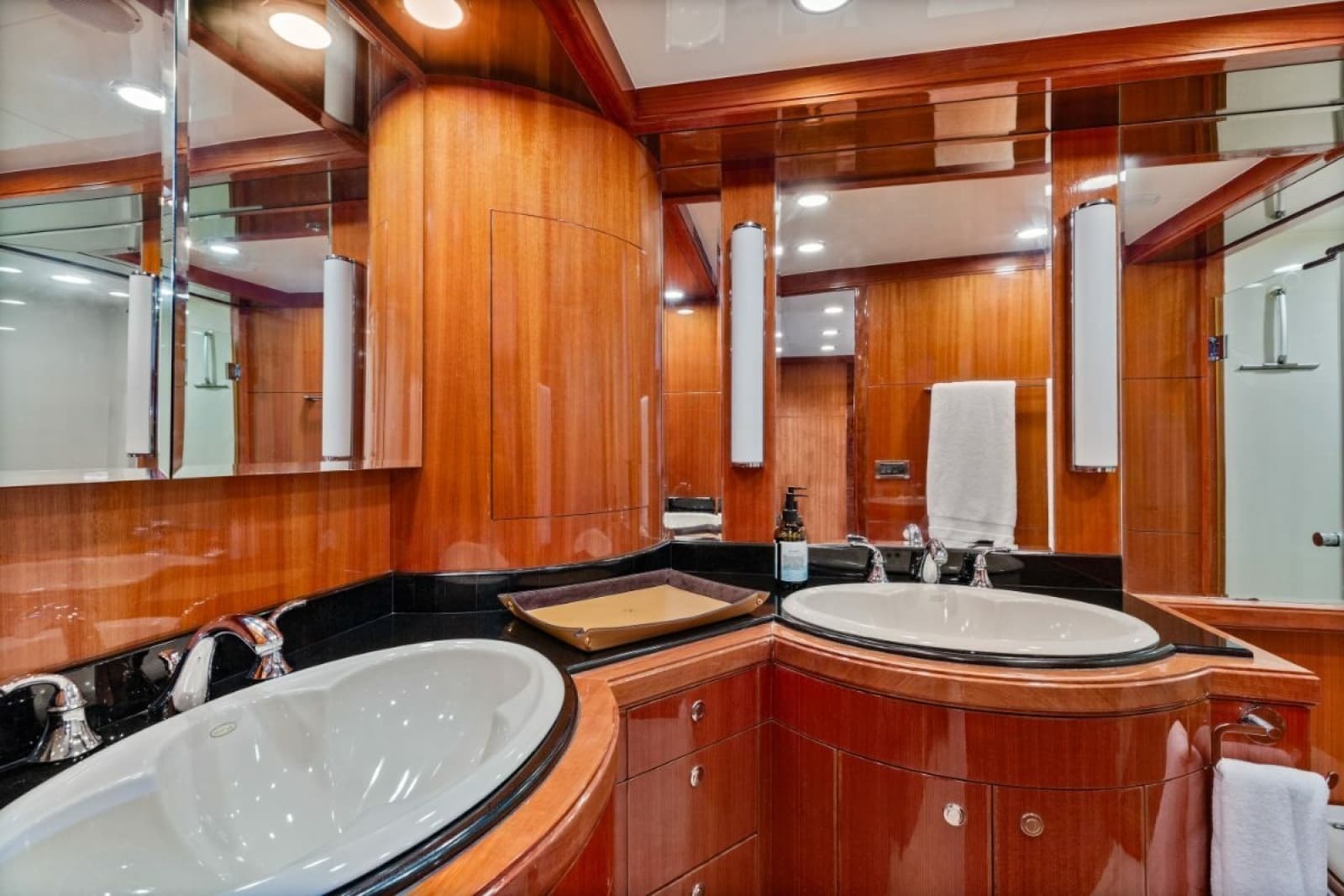 2009 Ocean Alexander 74 Flybridge - Photo 17