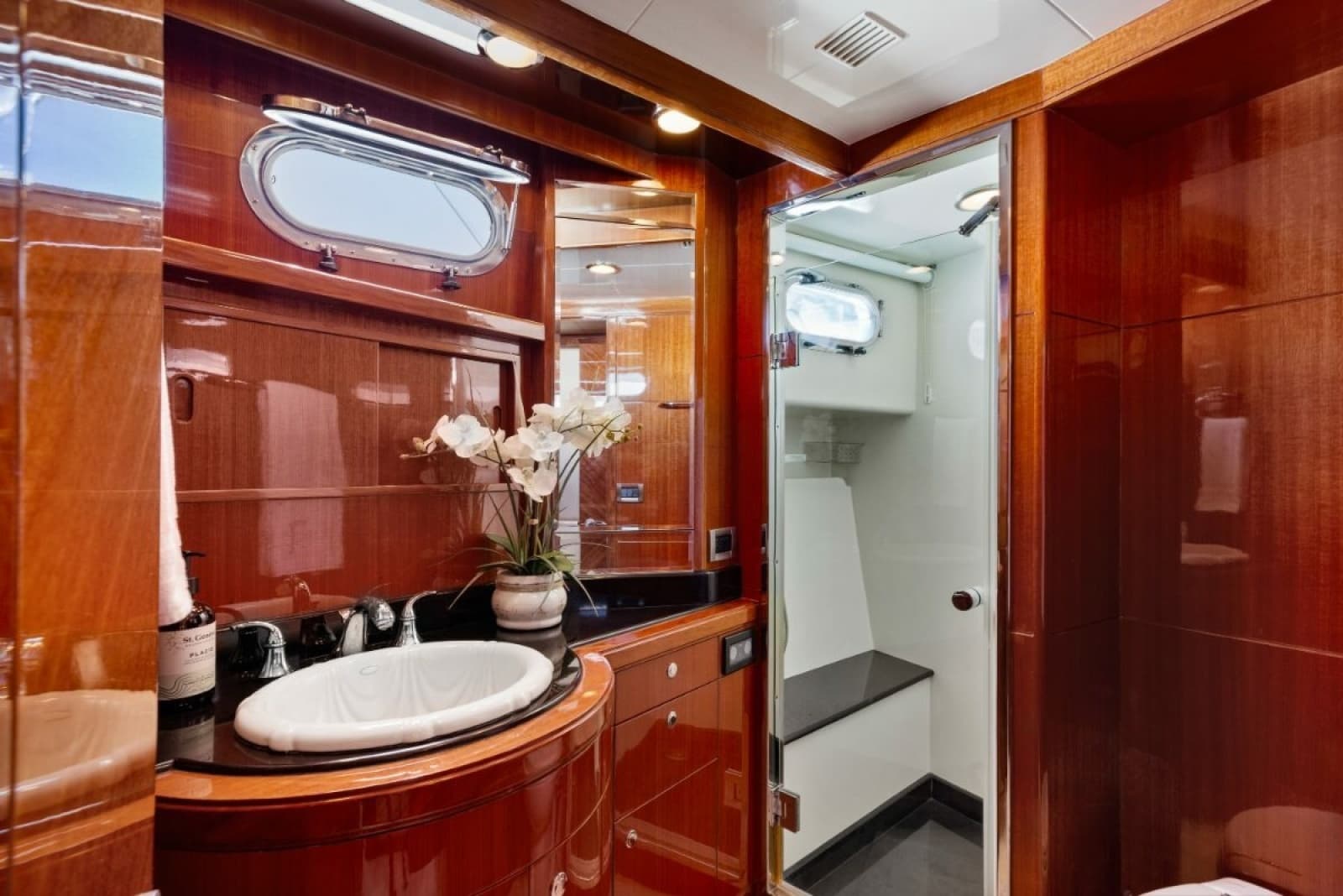 2009 Ocean Alexander 74 Flybridge - Photo 21
